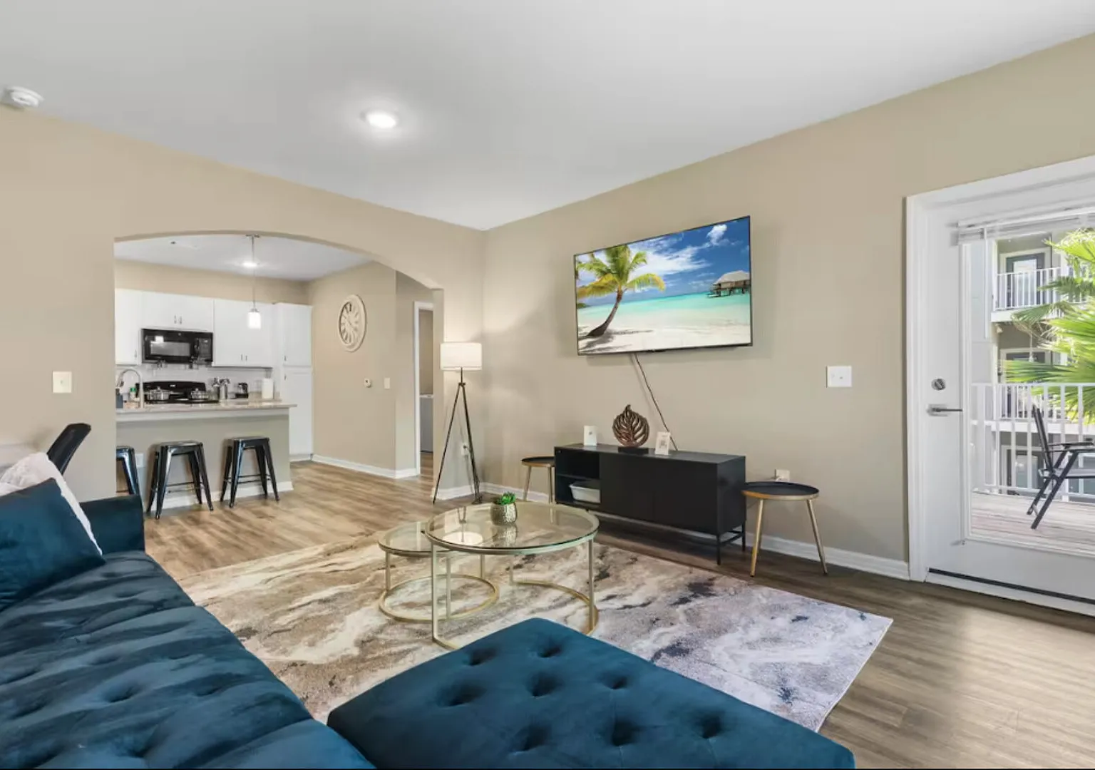 Sophisticated 3BD/2BA Retreat: Pool, Gym, Laundry — Photo 1