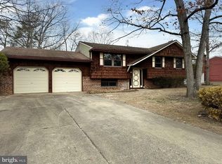 211 Centaurian Dr, West Berlin, NJ 08091