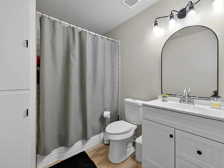 105 Holcomb St — Photo 4