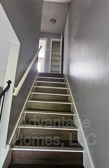 721 N 70th Ter — Photo 12