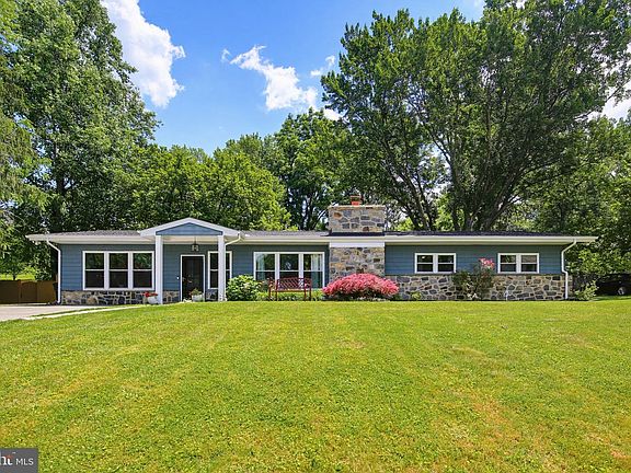 3rd image of 9242 Spring Valley Rd