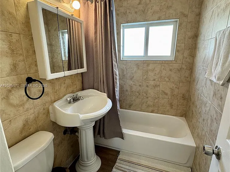 1215 NE 109th St #1215 — Photo 7