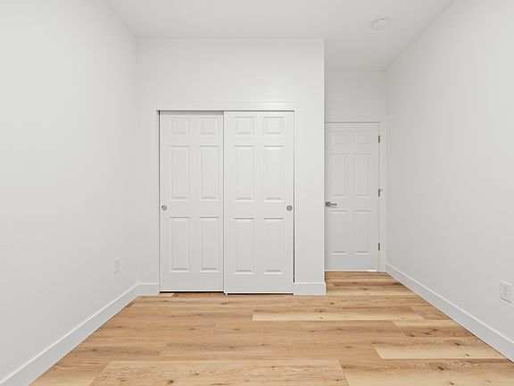 3rd image of 516 Main Ave W