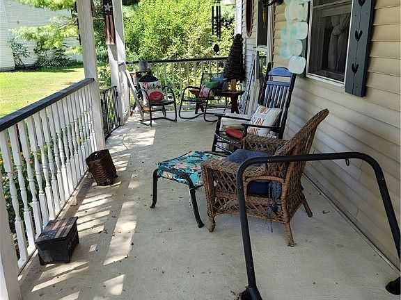 4th image of 334 Thornwood Dr