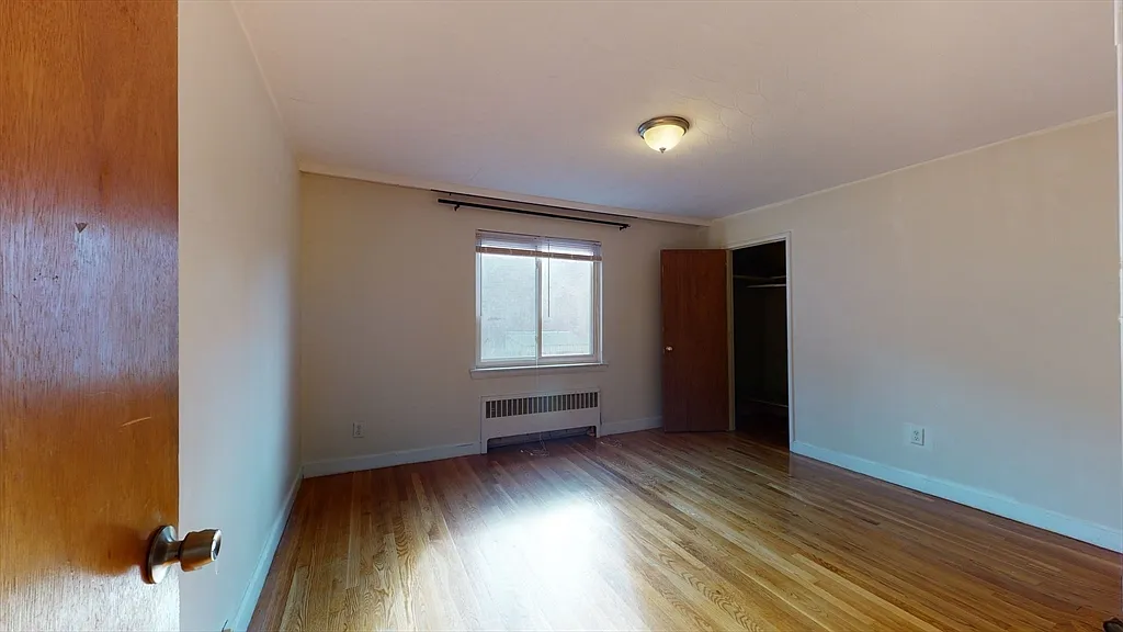 4 bed, 9999 sqft, $4,000 — Photo 2