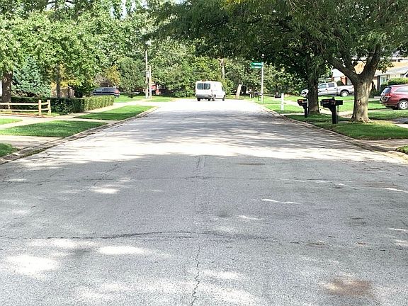4th image of 17049 Everett Ave
