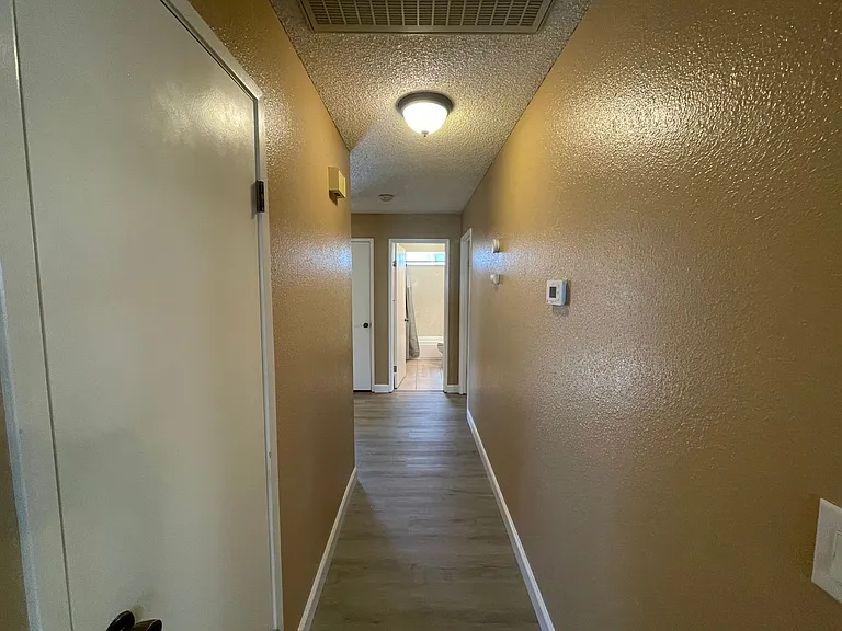 3233 Nightingale Dr — Photo 7