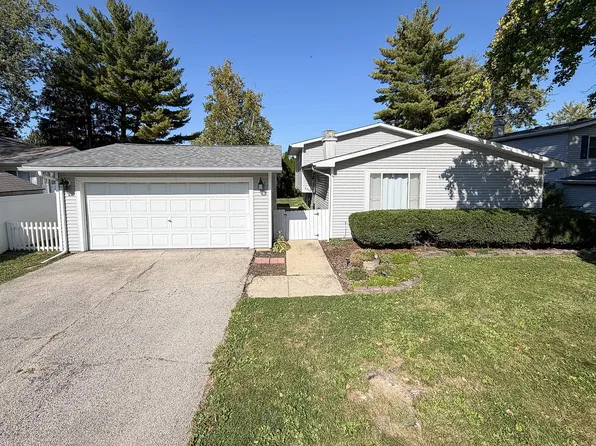 2318 Aspen Dr, Champaign, IL 61821