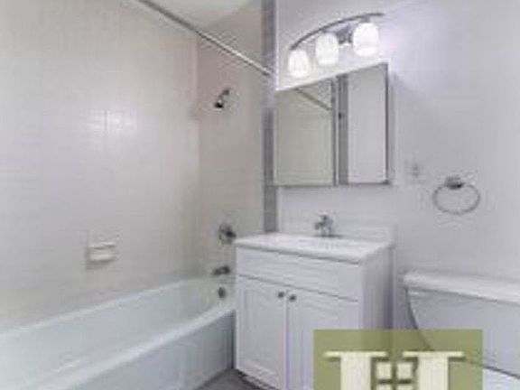 5th image of 720 Greenwich St APT 7L