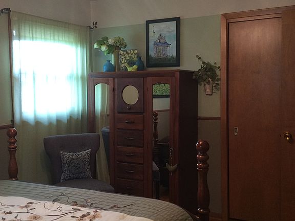 3rd image of 447 Greenwood Dr SE