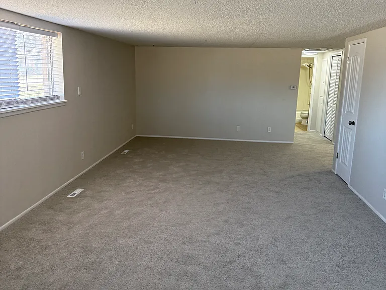 907 W River Blvd — Photo 4
