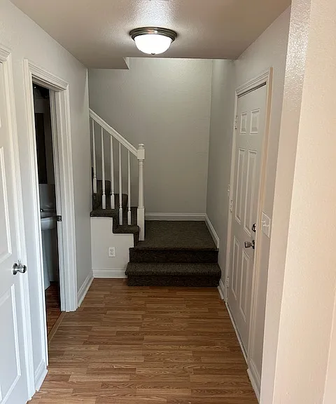 6884 Lexington Dr — Photo 28
