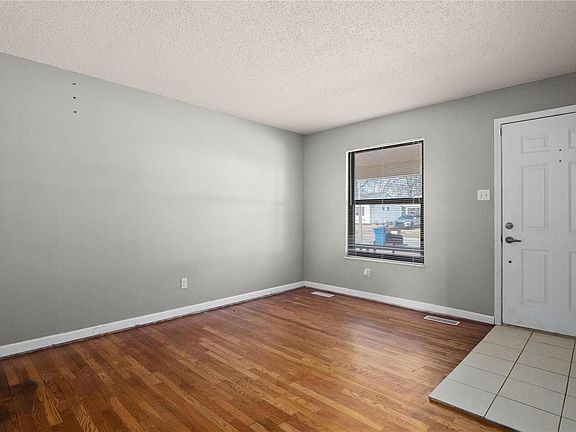 4th image of 7438 Foxfield Dr