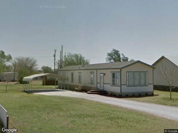 302 NE 3rd St, Seminole, TX 79360