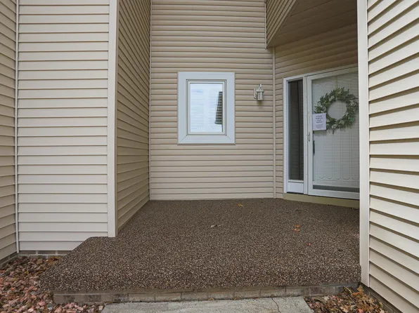 1095 Waters Edge Ct, Carter Lake, IA 51510