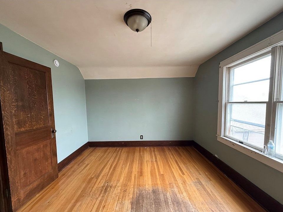 2nd image of 733 Lasalle Ave Floor 1