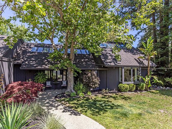 2nd image of 130 E Floresta Way