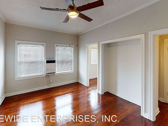 5th image of 916 S Lake St APT 105