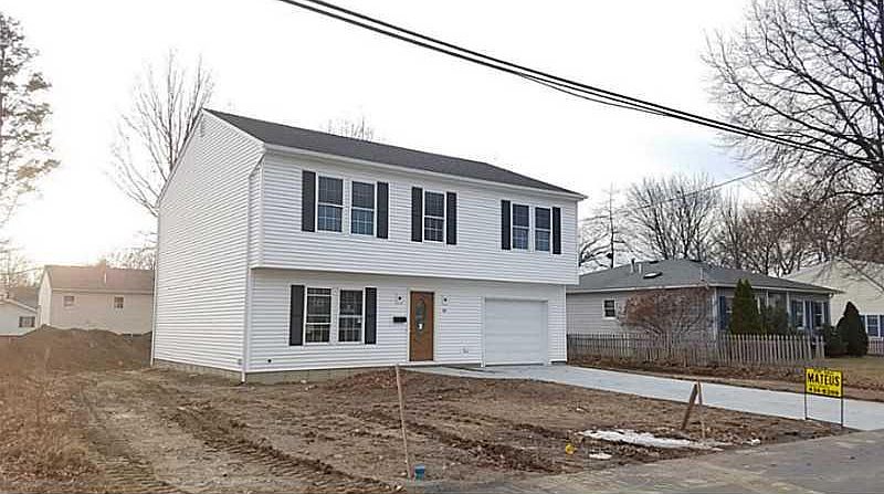 2nd image of 84 Frederick St E