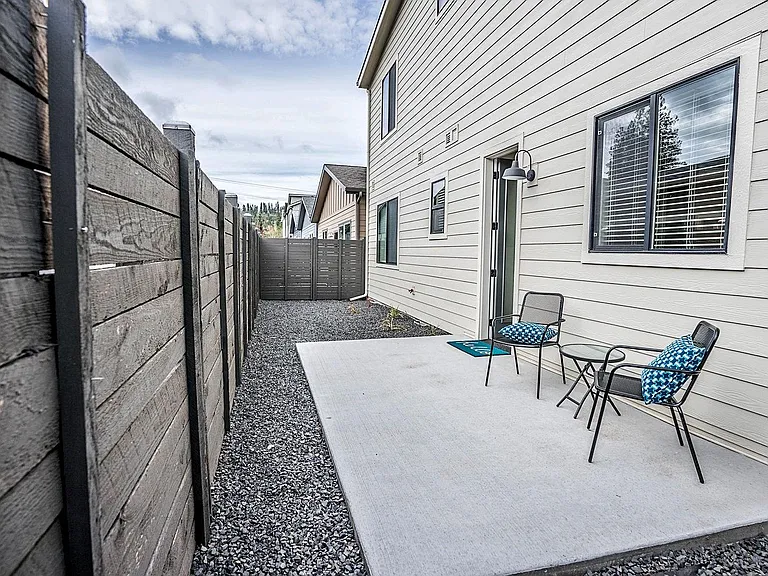 3316 N Rosalia Rd — Photo 17