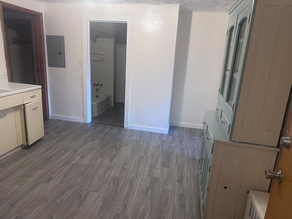 1st image of 702 Don St #2