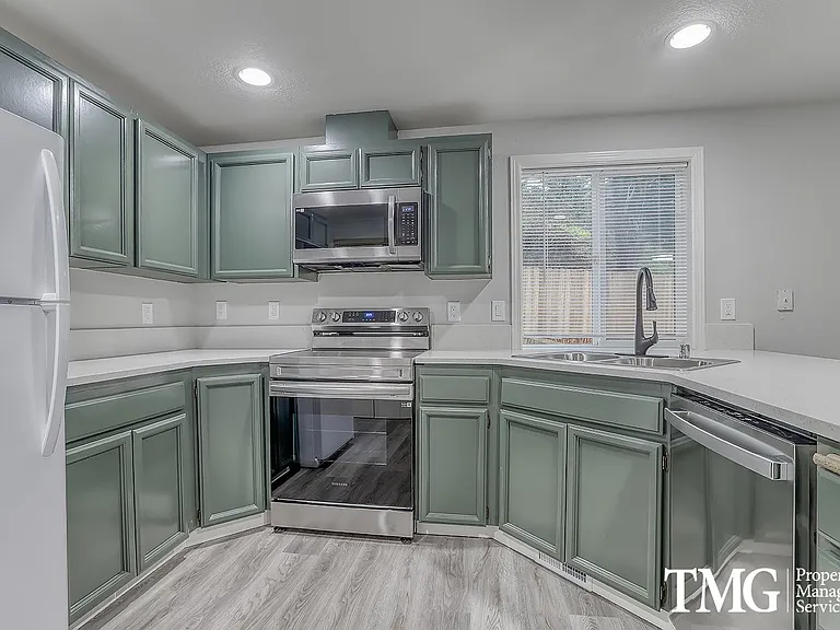 3708 NE 98th St — Photo 10