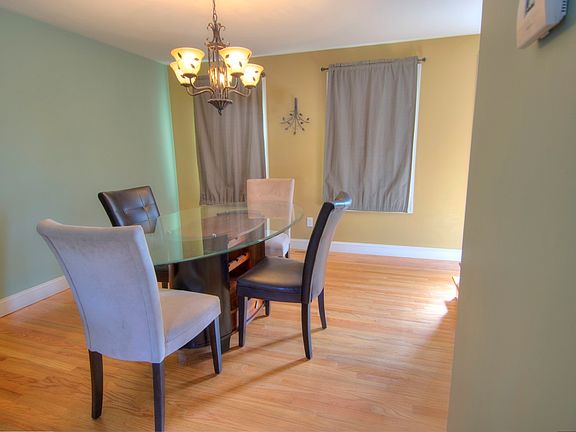 3rd image of 11 Stacey Dr