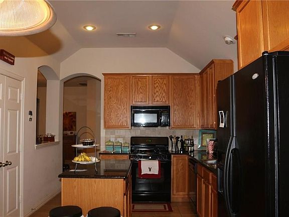 2nd image of 3017 Sugarberry Dr