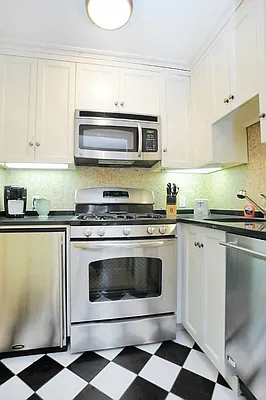 Rented by Town Residential | media 9