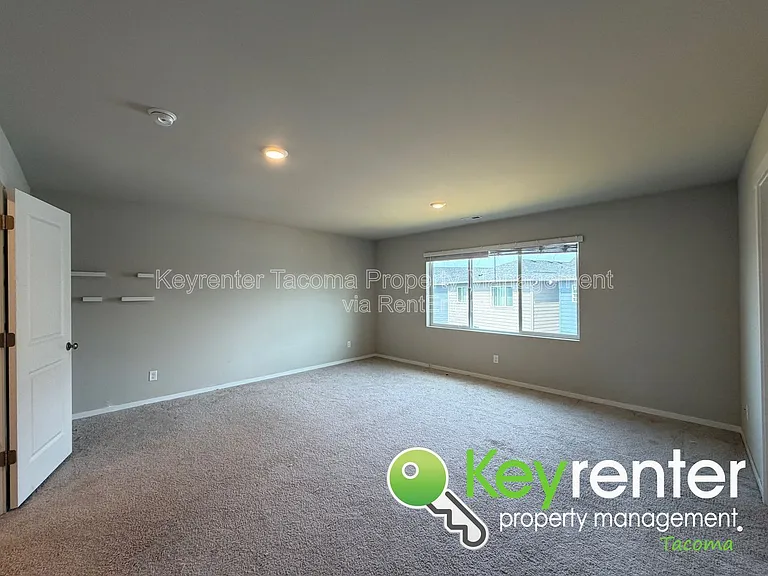 10715 187th St E — Photo 3