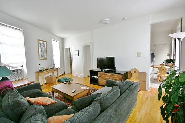 Rented by R New York | media 17