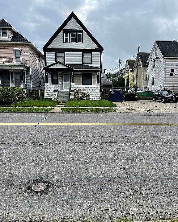 1st image of 101 E Delavan Ave