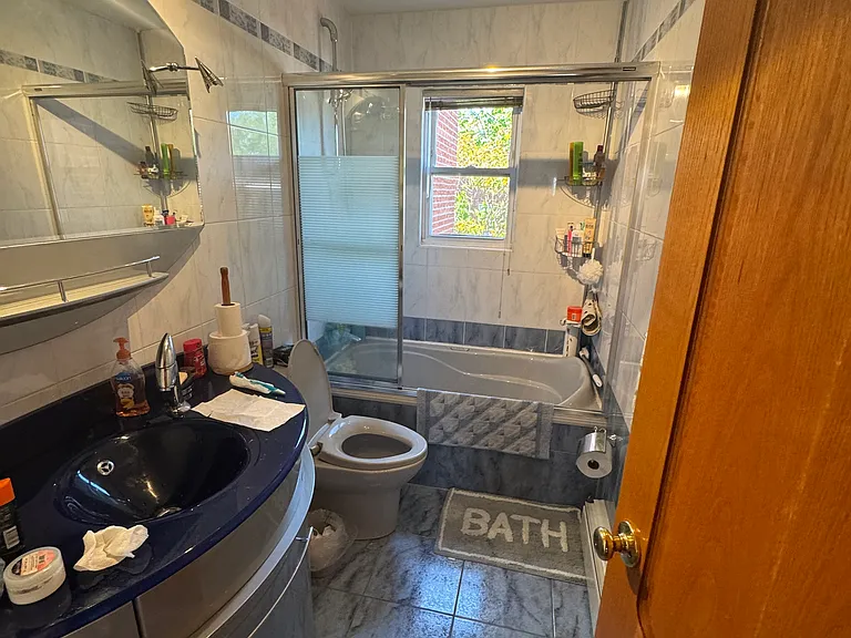 2746 E 22nd St #1 — Photo 5