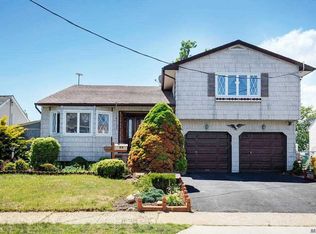 42 Forest Ave, Massapequa, NY 11758