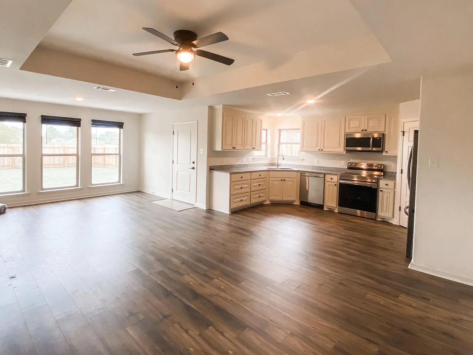 3 bed, 1525 sqft, $2,000 — Photo 2
