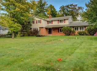 8392 Chagrin Rd, Chagrin Falls, OH 44023