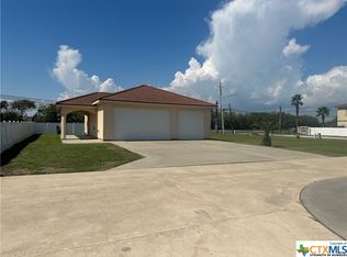 1 Lavaca Bay Pl, Pt Lavaca, TX 77979