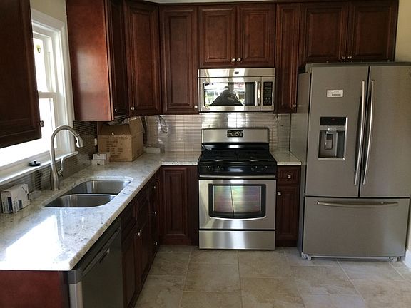2nd image of 5023 W Lee St
