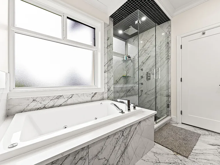 953 Jarvis St — Photo 20