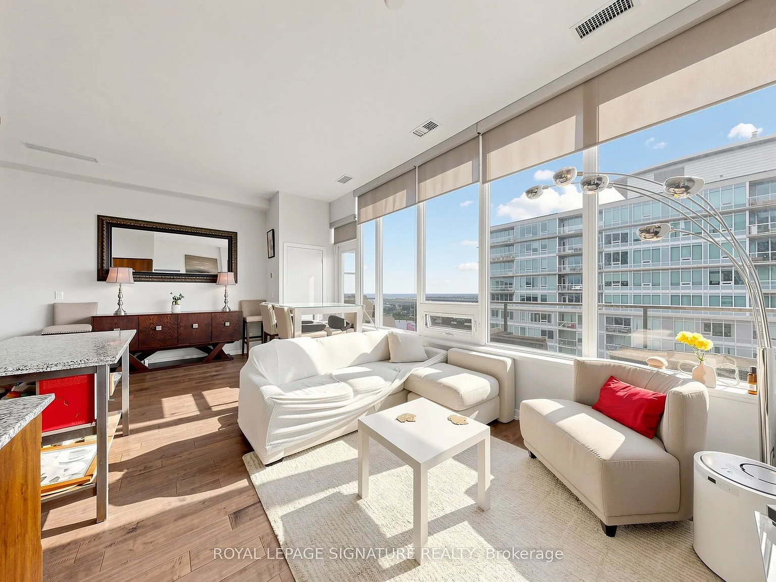 Bliss Condos — Photo 4