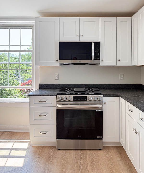 Shinny and new oven, microwave & fridge