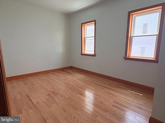 2nd image of 1318 W Girard Ave