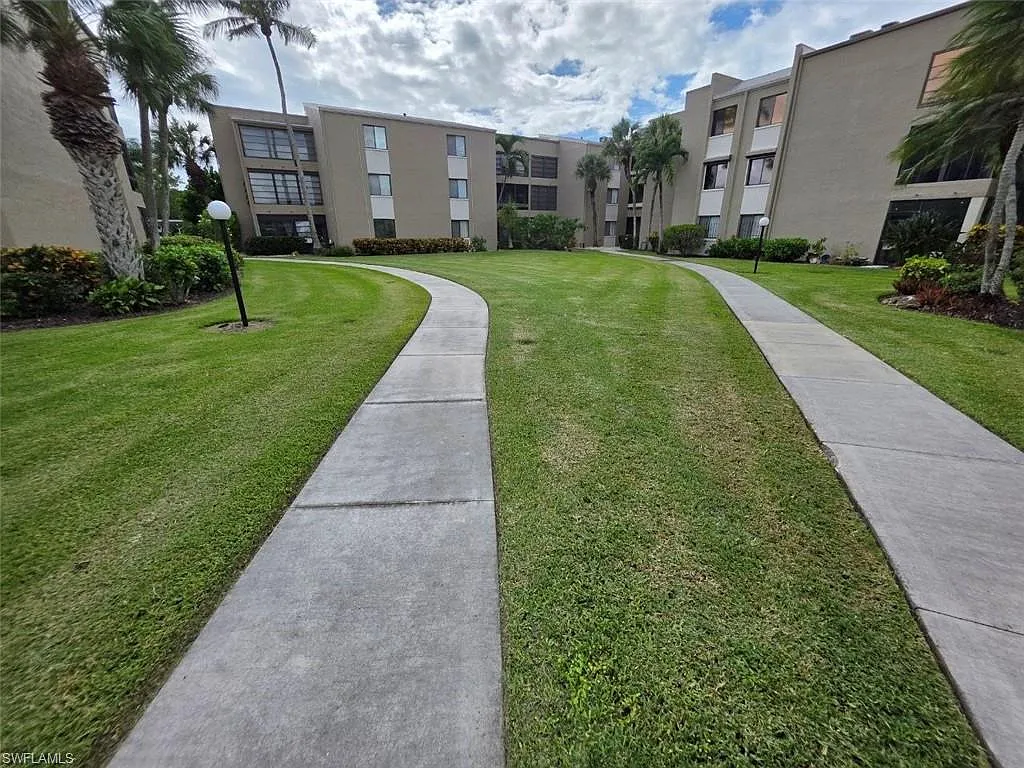 2 bed, 2.0 bath, 1000 sqft, $1,700 — Photo 2