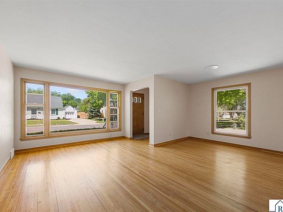 4th image of 123 Thayer Ave