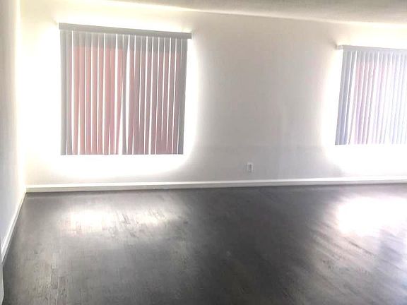 4th image of 4550 Hazeltine Ave #241