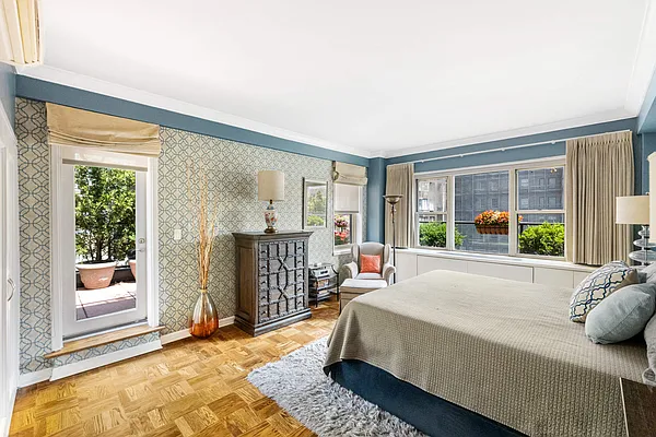 Sold by Compass | media 10