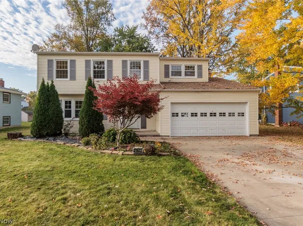 29623 Huntington Dr, North Olmsted, OH 44070