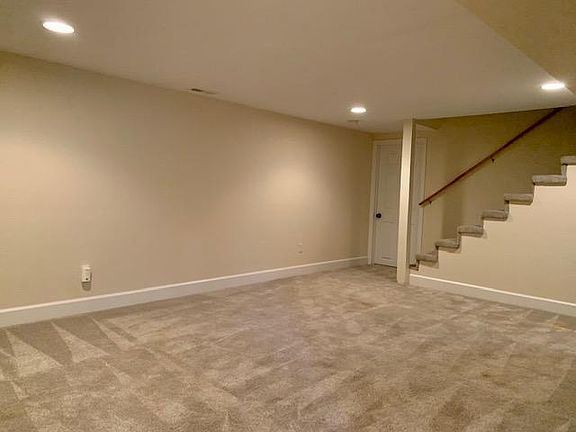 2nd image of 818 E 11th St #B