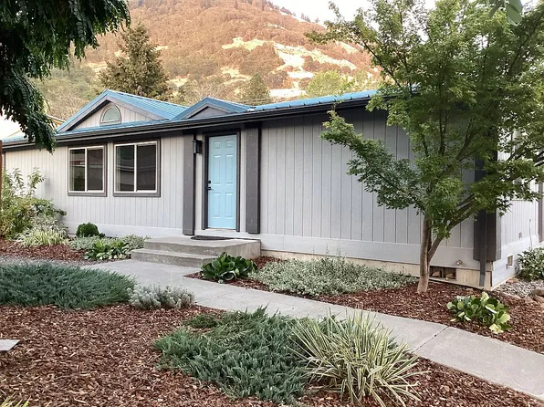 404 W Franklin St, Bingen, WA 98605