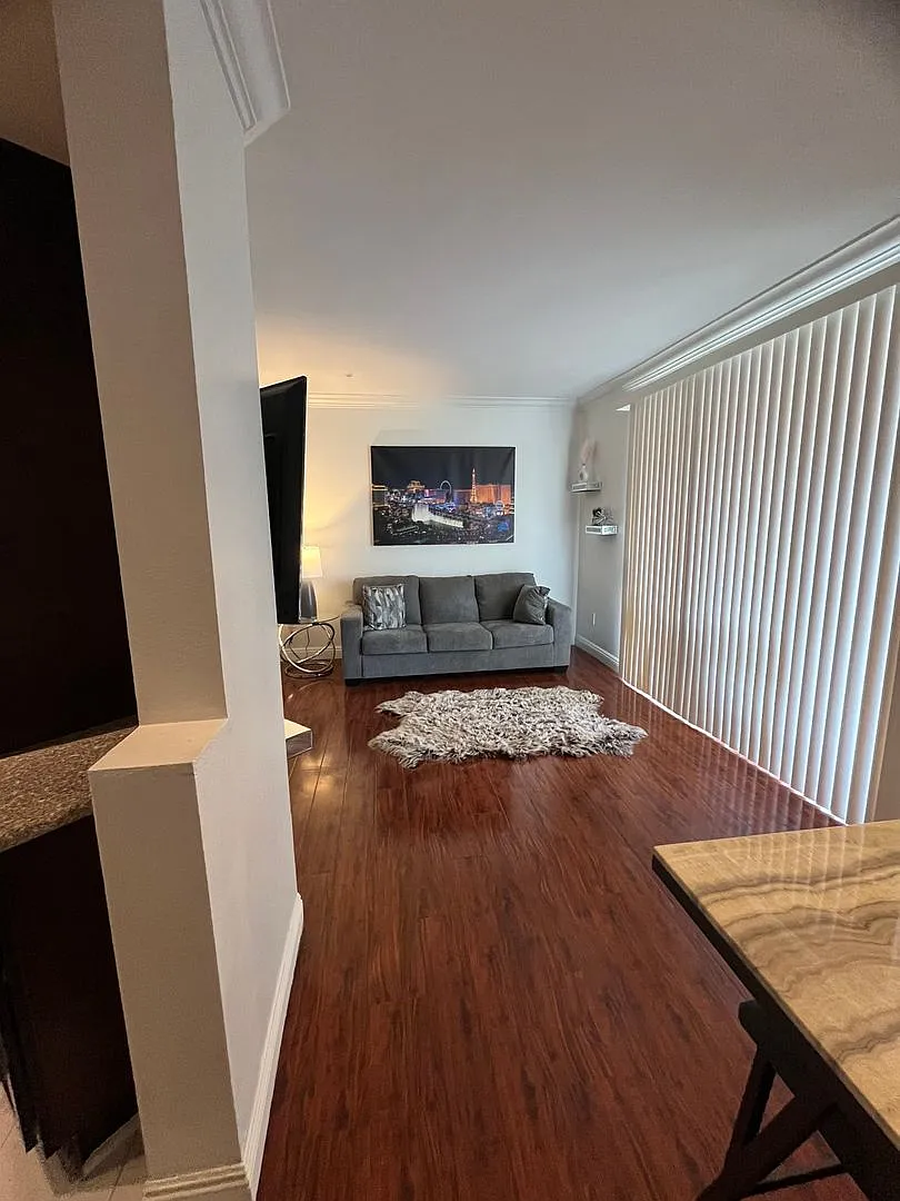 Meridian Fully Furnished Condo With Strip & High Roller View. Includes Gas, Electric And Internet — Photo 4